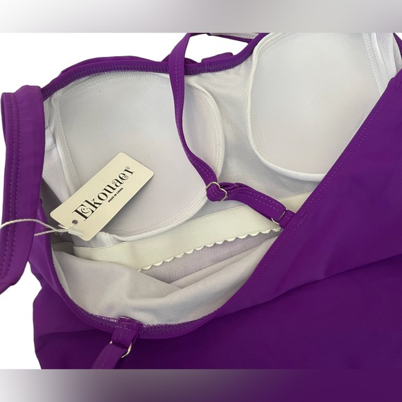 One-Piece Ruched Twist Front Swimsuit - Picture 4 of 4